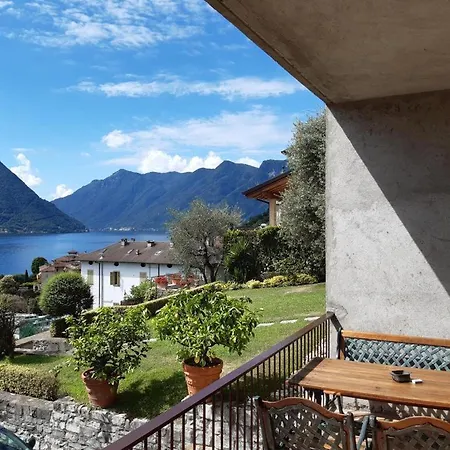 Big With View And Two Bedrooms Apartment Sala Comacina