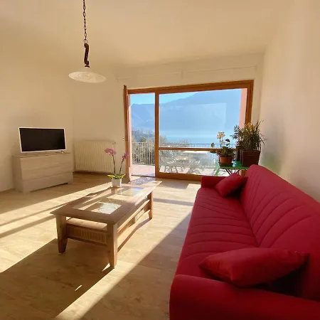 Big With View And Two Bedrooms Apartment Sala Comacina