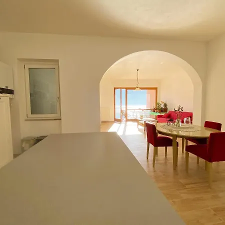 Big With View And Two Bedrooms * 萨拉科玛希娜